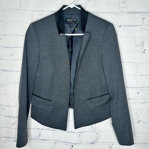 Jones New York Jackets & Blazers - Jones New York size 6 gray blazer‎